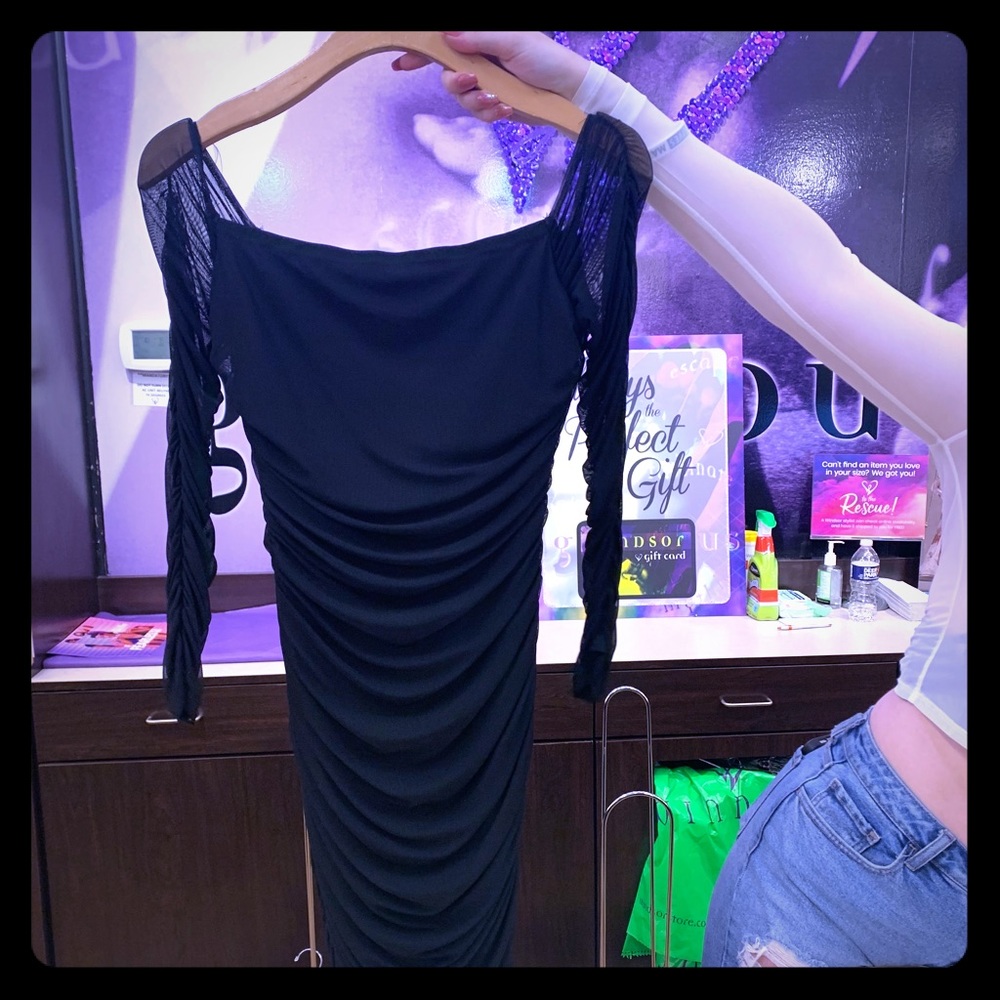 Very stylist, black low cut dress💖.